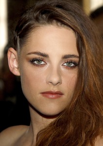 kristen-stewart-zuhair-murad-fashion-show-paris-fashion-week-haute-couture-fw-2013-2014-5 (1).jpg