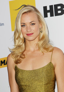 722full-yvonne-strahovski.thumb.jpg.8c2b2cd920114c76c3db58f588f40d04.jpg