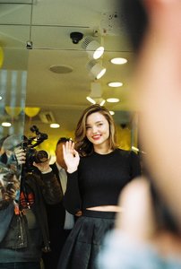 C8kobEwUwAAXz6M.thumb.jpg.c6d56a6853689b170609ffb259fc9272.jpg
