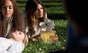 Campaign_Daisy_MJF_BTS6.thumb.jpg.6b850091b79124a41ef73554257cae82.jpg