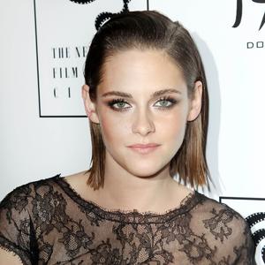 Chanel-fait-les-yeux-doux-a-Kristen-Stewart-pour-sa-ligne-maquillage.jpg