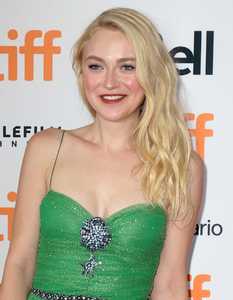 Dakota-Fanning-at-the-Premiere-of-American-Pastoral-at-The-TIFF-in-Toronto-4.jpg