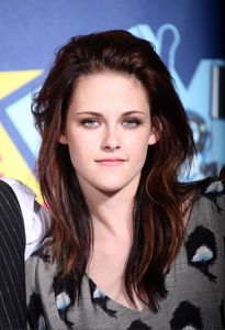 Kristen-at-the-VMA-s-kristen-stewart-2328201-1750-2560.jpg