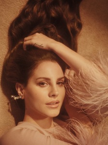 Lana-Del-Rey-Dazed-Magazine-Summer-2017-Cover-Photoshoot02.jpg