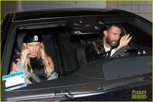 adam-levine-wife-behati-prinsloo-dinner-date-05.jpg