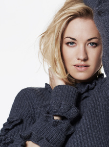 celeber_ru_yvone_strahovski_instyle_uk_magazine_photoshoot_2014_10.thumb.jpg.fff738be5d55ab47e31b48dd13ef44fd.jpg