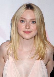 dakota-fanning-at-2013-americans-for-the-arts-gala-in-new-york_1.jpg