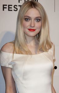 dakota-fanning-at-franny-premiere-in-new-york_1.jpg