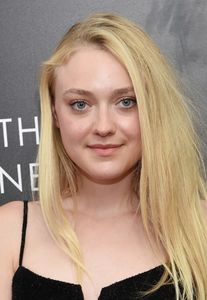 dakota-fanning-cafe-society-premiere-in-new-york-city-7.jpg