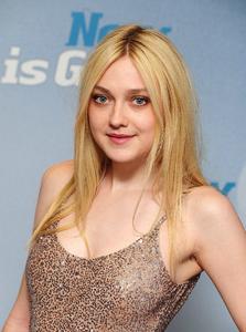 dakota-fanning-now-good-premiere-in-london-september-2012-s1586x2132-446546.jpg