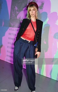 edie_dazed100_ckone_6apr17_gettyimages_3.thumb.jpg.ddeb2b43a98b48f3d7525294daac992e.jpg