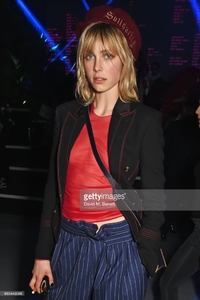 edie_dazed100_ckone_6apr17_gettyimages_5.thumb.jpg.ea5d081f08bd18fb7600bfa89b5d97af.jpg