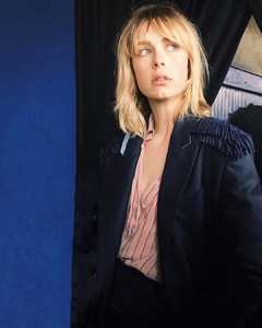 edie_hyeres_29apr17_mffashion_com.thumb.jpg.fbfab32a3e9eb13d7d29102602c9d8ab.jpg