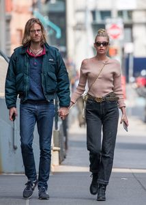 elsa-hosk-and-tom-daly-out-and-about-in-new-york-04-20-2017_5.jpg