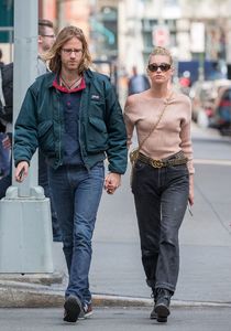 elsa-hosk-and-tom-daly-out-and-about-in-new-york-04-20-2017_8.jpg