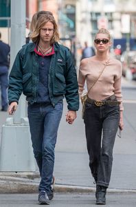 elsa-hosk-and-tom-daly-out-and-about-in-new-york-04-20-2017_9.jpg