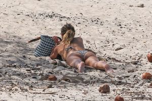 heidi-klum-in-bikini-at-a-beach-in-san-jose-04-14-2017_6.jpg