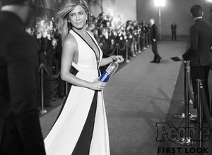 jennifer-aniston-smartwater-11.thumb.jpg.2e5a2b85e3843c5763d33f7f8d93d52e.jpg