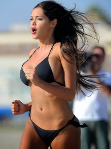 nabilla-benattia-flaunts-curves-in-bikini-bikini-9808b3a585e1da5dc2cb72b9cfb792d8-large-1053237.jpg
