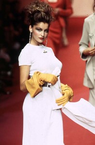 vivienne-westwood-ss-1997-2.thumb.jpg.82783ba8f35f90a08951df2ac3cbf383.jpg