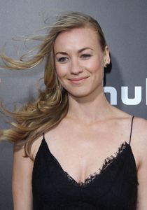 yvonne-strahovski-the-handmaid-s-tale-premiere-in-hollywood-04-25-2017-1.thumb.jpg.96e53707220f4cd036ae4295dce82525.jpg