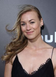 yvonne-strahovski-the-handmaid-s-tale-premiere-in-hollywood-04-25-2017-2.thumb.jpg.f4b620a0f98487397912914cc32aa9d4.jpg