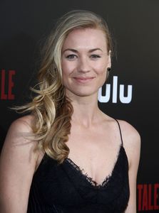 yvonne-strahovski-the-handmaid-s-tale-premiere-in-hollywood-04-25-2017-3.thumb.jpg.206cbe7914085d7eab037028f8ec2078.jpg