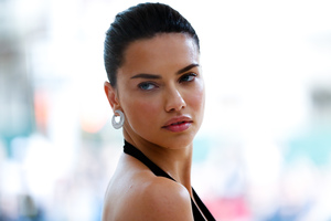 010517_Adriana_Lima_Met_Gala_NEw_York_City_TIGU_020.jpg