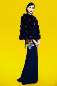 05-Mary-Katrantzou-Pre-Fall-17.thumb.jpg.4fcd9bf0a0e0d616fc081e53f1fa313f.jpg