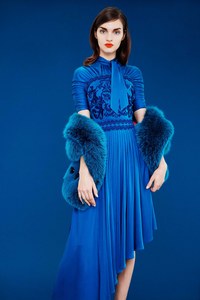 20-Mary-Katrantzou-Pre-Fall-17.thumb.jpg.06fce03b451800b43f74022f46f6f1fa.jpg