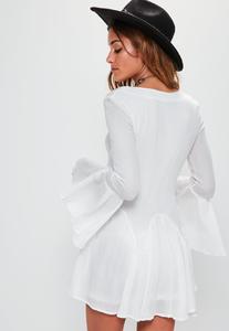 590bb0702db73_petite-exclusive-white-lace-up-cheesecloth-flared-sleeve-dress3.thumb.jpg.ef7361982c5139c9c0ec7e2497b5ff8f.jpg