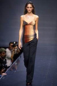 591c6a699467d_BCBGMaxAzriafallwinter1997NewYorkFashionWeek.thumb.jpg.0da390237a271afa2a7a8bd412e75312.jpg