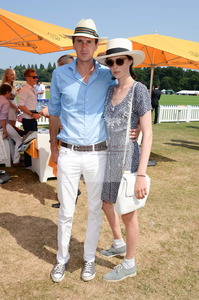 591cb3cd5f998_edie_DON-TAN-509_VeuveClicquot_21jul13_donfeatures.thumb.jpg.b4e51f64bcbd02a56bb0732706d0416b.jpg