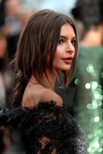 Emily+Ratajkowski+Loveless+Nelyubov+Red+Carpet+snredPxkhuLx.jpg