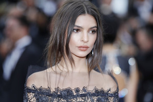 Emily+Ratajkowski+Loveless+Nelyubov+Red+Carpet+YxD6s-zy0aQx.jpg