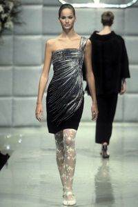 591f11a2044ca_ValentinoSpringSummer1996ParisAltaCostura.thumb.jpg.45b143dc1a8e378a8db89771210180d8.jpg