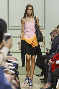 Johanna Defant JW-Anderson-RTW-SS17-London-1990-1474129109-bigthumb.jpg