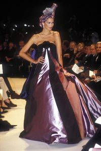 59205312b9ffc_GivenchySpringSummer1996ParisHauteCouture.thumb.jpg.6de6edea78ec5ce4453f07f2d131bf64.jpg