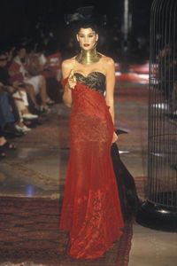 592065a6d31a0_GivenchyFallWinter19971998ParisHauteCouture.thumb.jpg.38097107f3cc30a26612188a86f74bdc.jpg