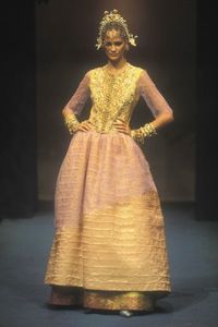 5921bc2d060d2_ChristianLacroixSpringSummer1997ParisHauteCouture..thumb.jpg.36821a4cd879196016e9d091135a3547.jpg