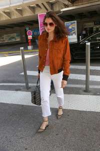 Laetitia-Casta-Arriving-at-Nice-Airport in-Cannes--02.jpg