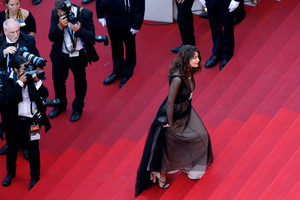 Laetitia+Casta+70th+Anniversary+Red+Carpet+rLX8bDjbSPLl.jpg