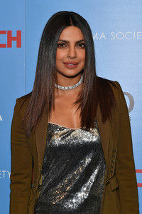 592573a58d880_PriyankaChopraCinemaSocietyHostsScreening3WEXJXnr1q7x.thumb.jpg.b5f485ed02fe7c5862fc7d21b59aa531.jpg