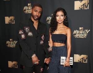 Jhene+Aiko+2017+MTV+Movie+TV+Awards+Red+Carpet+NqJwvKPMb80x.jpg