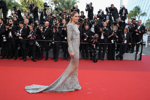 Doutzen+Kroes+Beguiled+Red+Carpet+Arrivals+4fA2N_obdo-l.jpg