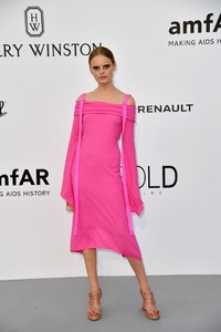 amfAR+Gala+Cannes+2017+8xa_Qy_ZZT0x.jpg