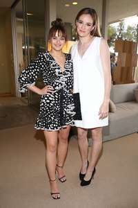 59286eb809ad4_Danielle-Panabaker-Marc-Jacobs-celebrates-Daisy---03.thumb.jpg.f98878964f1c7d297c348cc22f92c3e8.jpg