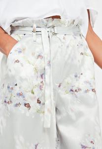 592e12543dfb3_grey-watercolour-floral-print-wide-leg-pants2.thumb.jpg.2e1708e6c42bf085609a7d18e2bded3d.jpg