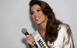 6774246_irismittenaere-missunivers-paris_1000x625.jpg