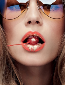 Anna-Ewers-by-Phil-Poynter-for-Love-Magazine-1.thumb.jpg.d27d4cc019c9ef93b5eec773f323b2c2.jpg